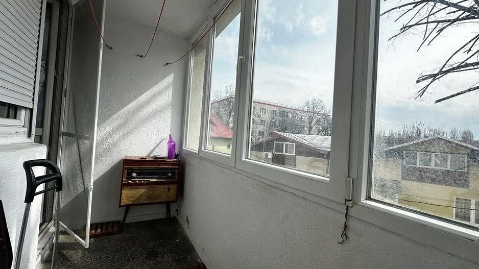 Apartament 3 camere, Bld. Brancoveanu. Decomandat. - Poză 3