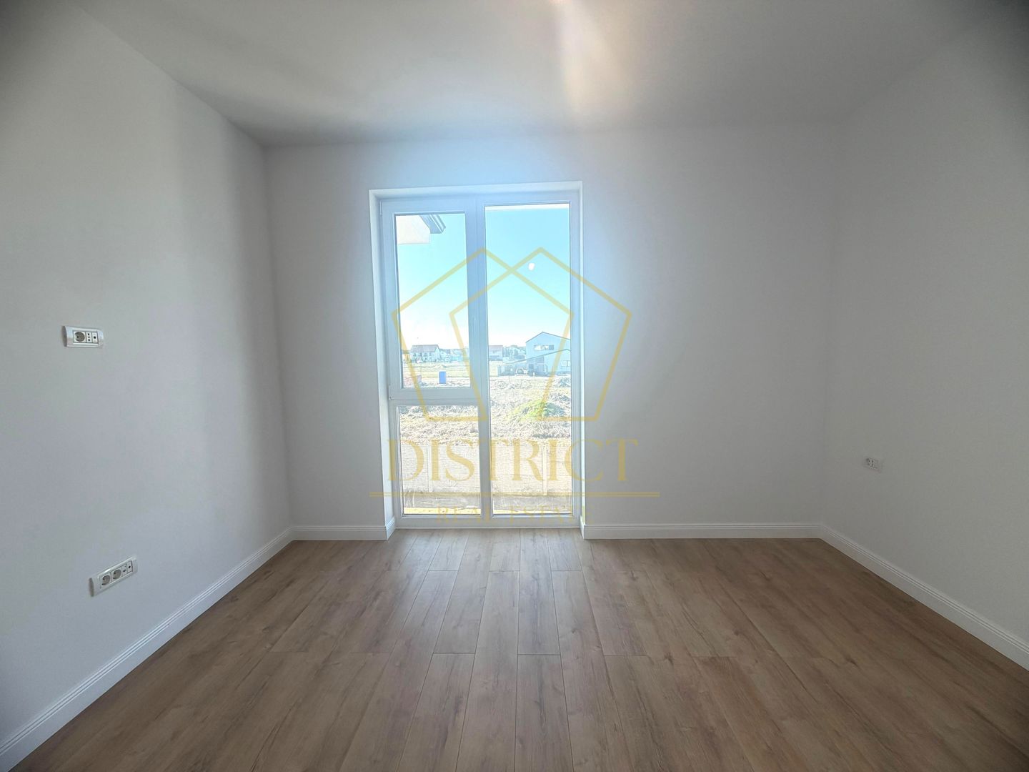 Duplex superb cu 5 camere despărțit prin camera tehnica I Mosnita Noua - Poză 11