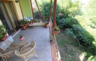 Decomandat, suprafata generoasa, centrala proprie/clima. Terasa mare!