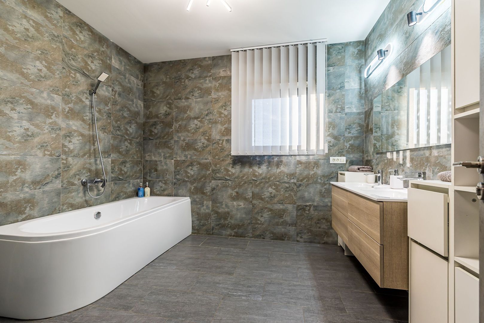 Vilă premium cu teren generos, la 10 km de Arad, Zimandcuz - Poză 19