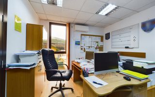 Clădire de birouri cu chiriași existenți - Poză 5