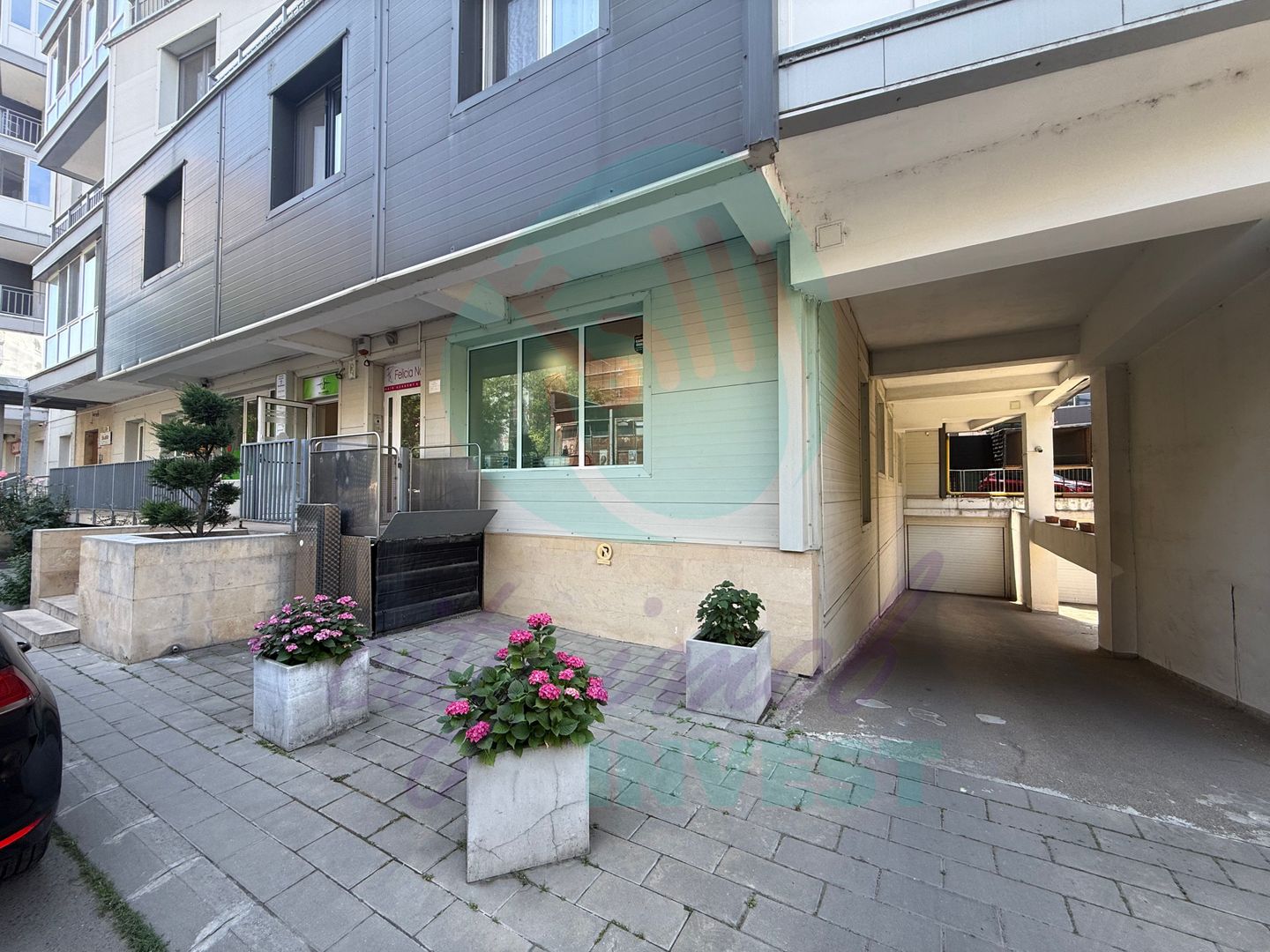 Spatiu comercial de vanzare in bloc 2006 adiacent Decebal - Poză 2