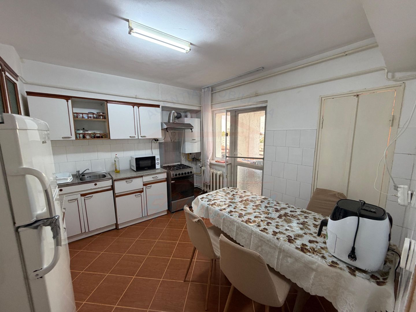 APARTAMENT 4 CAMERE | Piața Centrală | 700 €/lună - Poză 7