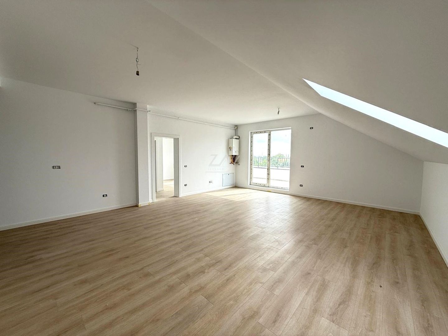 Terasa 20 mp. 2 bai. Lift. Loc de parcare. - Poză 4