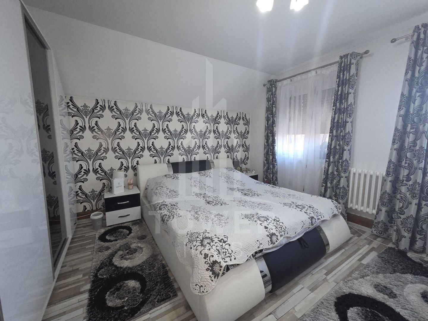 Titlu: Casă individuală spațioasă cu panouri solare – Zona Piața Cluj, Sibiu - Poză 3