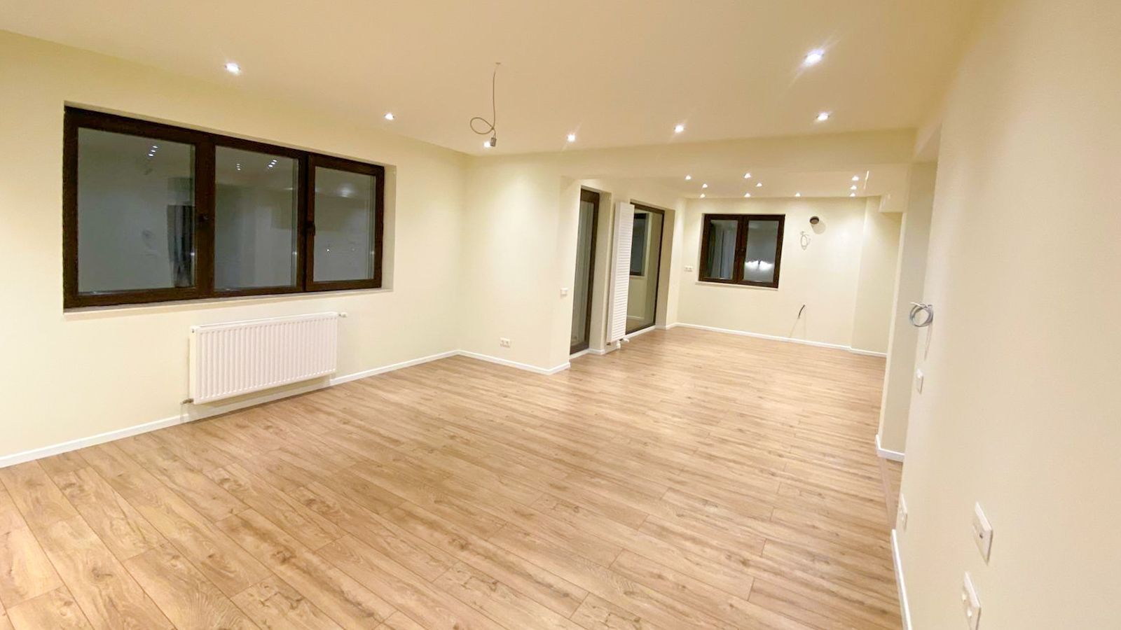 Vânzare vilă 8 camere | Grădină 500mp | 3 locuri de parcare - Poză 11