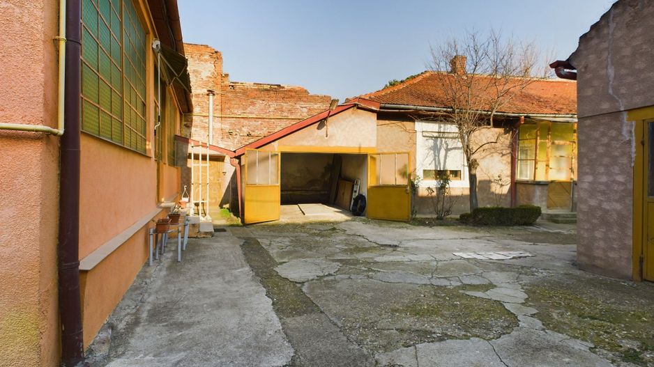 Casă individuală cu teren de 1100 mp și 3 apartamente în curte - Poză 30