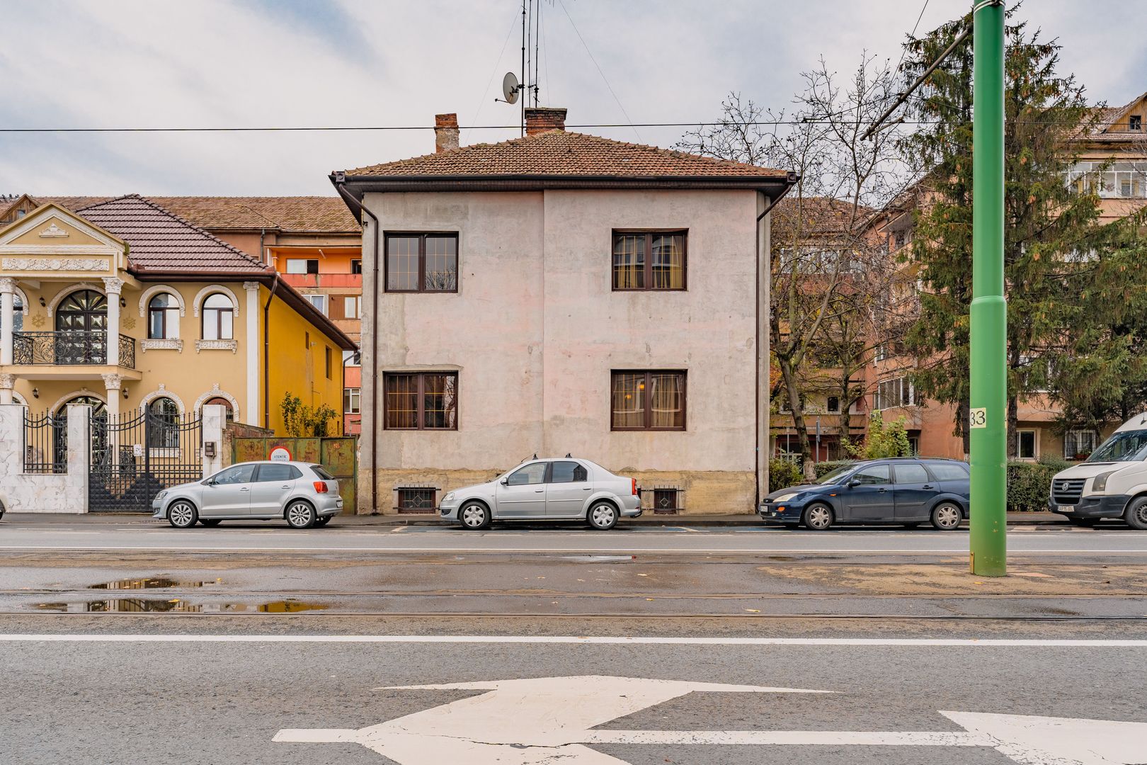 Vilă situată pe Calea Romanilor - Poză 2