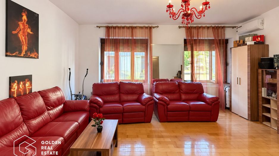 Casa individuala cu garaj si teren 556 mp, str Desseanu - Poză 5