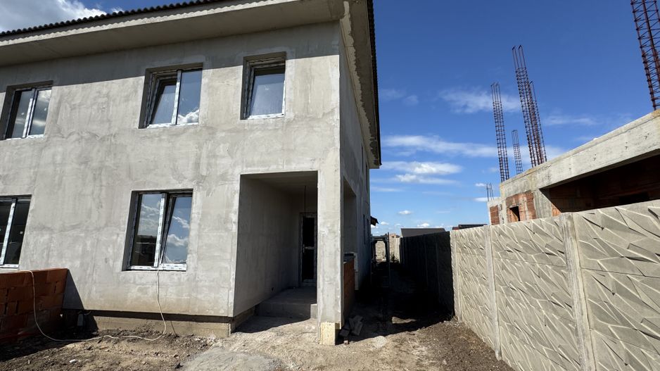 Sacalaz, 1/2 Duplex pe Etaj, 4 Camere,2 Bai,Terasa Acoperita - Poză 2
