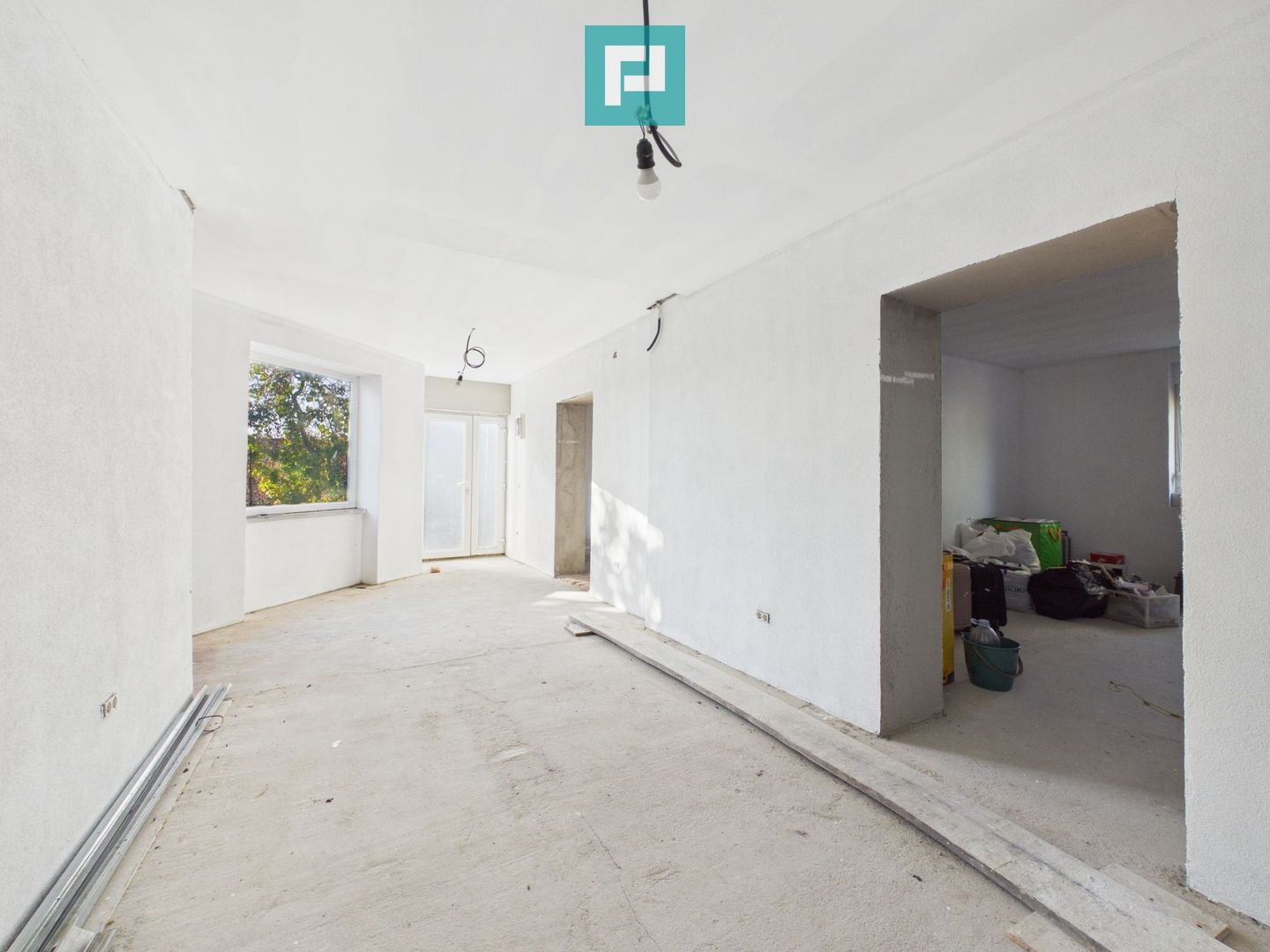 Casă cu teren 983 mp, front stradal 30 m, Cicir - Poză 3