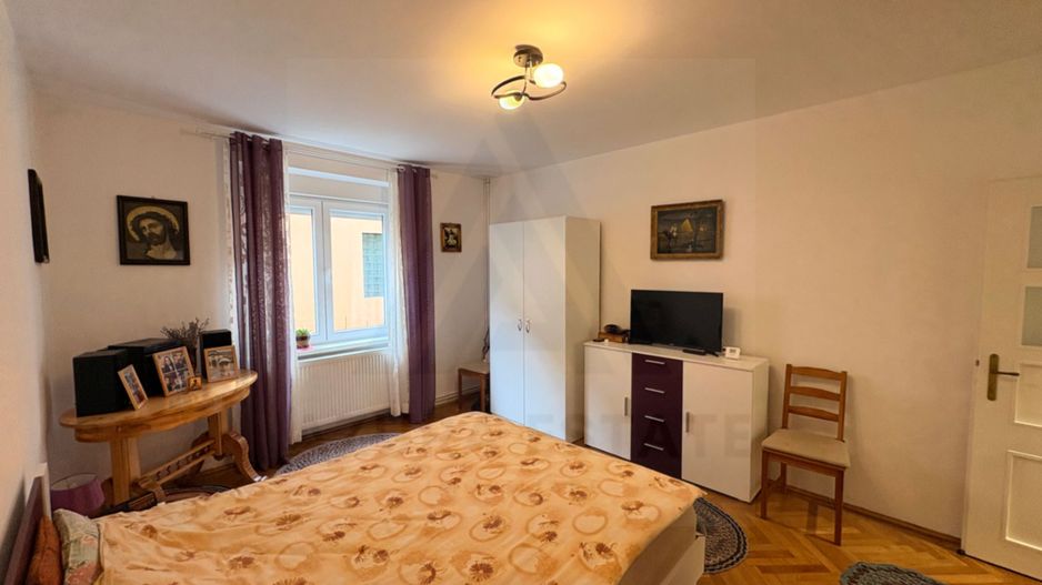 Apartament decomandat 70 mp utili 2 bai pivnita si curte 58 mp Central - Poză 10