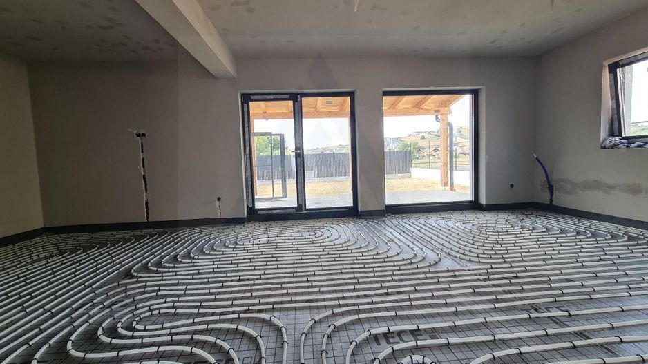 Casa 4 camere 2 bai terasa acoperita si teren 334 mp in Sura Mare - Poză 6