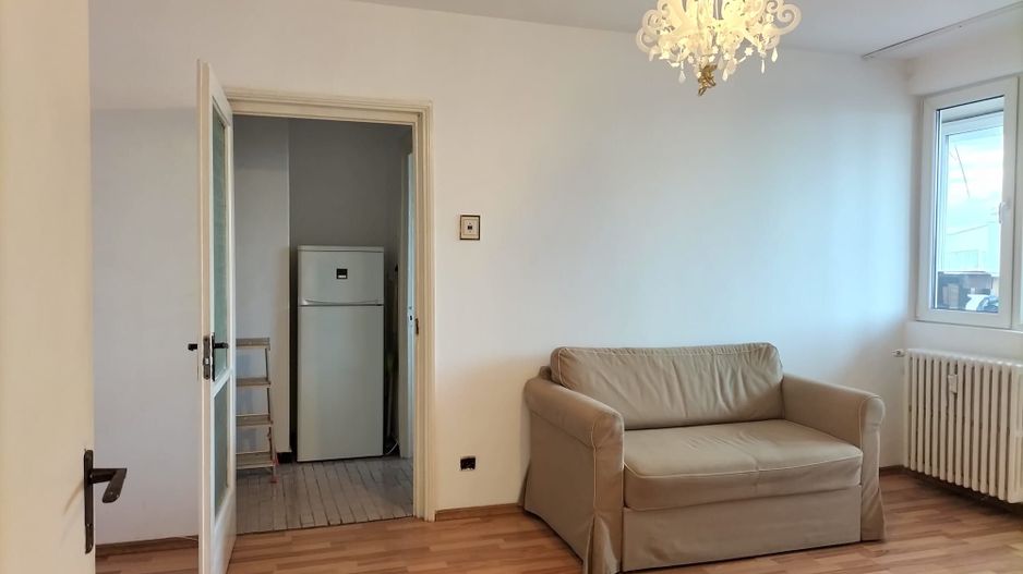Inchiriere apartament 2 camere zona 1 Mai langa statia Metrou - Poză 1