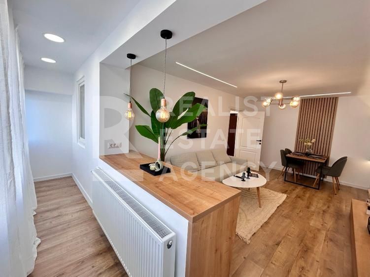Vânzare, apartament cu 3 camere în zona Drumul Taberei - Poză 2