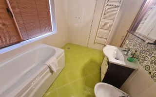 Vila spațioasă și recent renovată în Ghiroda! - Poză 17