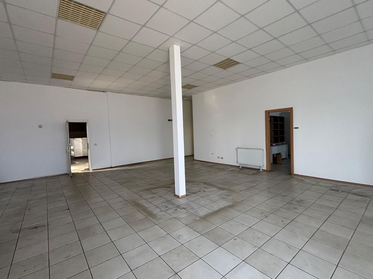 Depozit cu showroom de inchiriat de 1600 mp - Poză 8