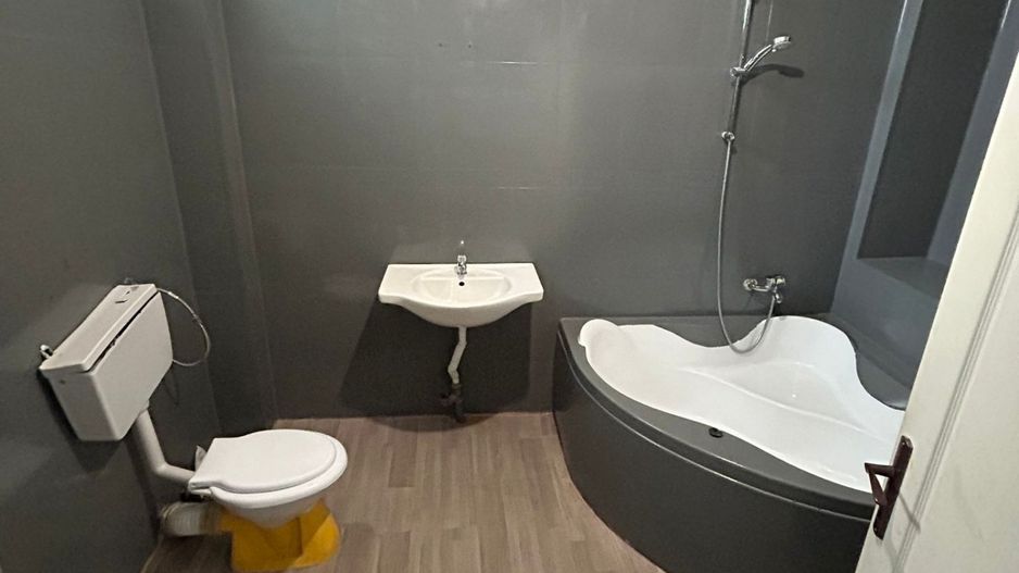 Apartament in vilă 3 camere, 120mp teren in folosinta (L18) - Nerva Traian - Poză 11