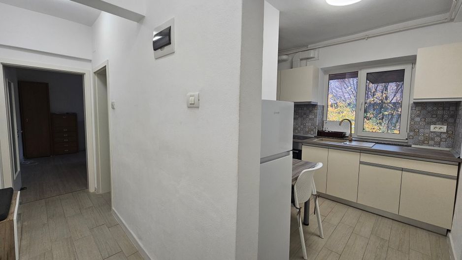 Piata Tractorul garsoniera in bloc vila, complet renovata - Poză 4