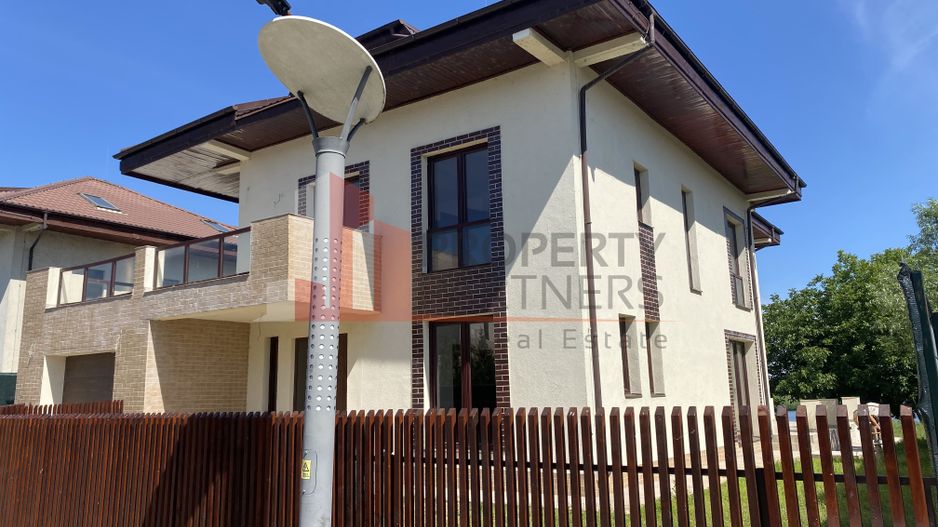 Proprietate pe marginea lacului, vila impresionanta. - Poză 2