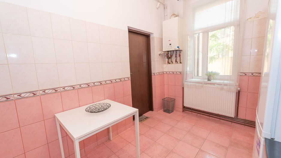Apartament 3 camere de vanzare, in vila, 83 mp - Poză 19
