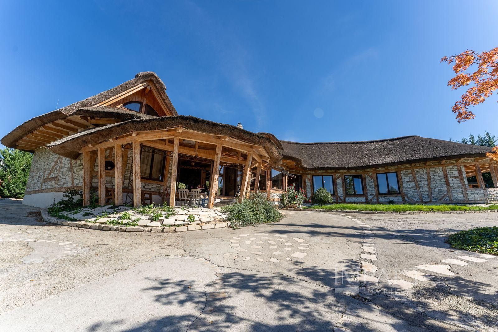 De vanzare casa unica pe teren de 3400mp, cu iaz si gradina - Borhanci - Poză 1