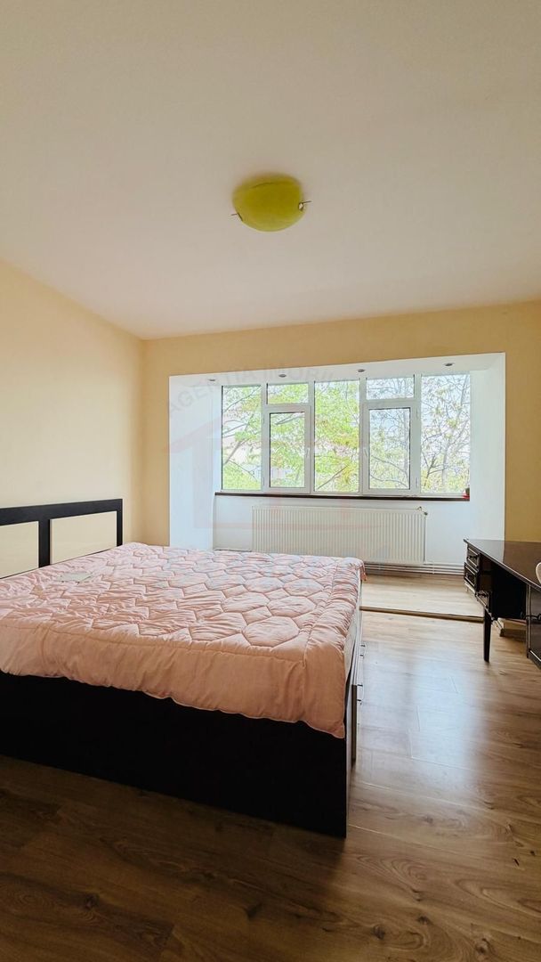 De vanzare Apartament 3 camere Tiglina 3, Galati, 75mp, et.4/4 - Poză 3