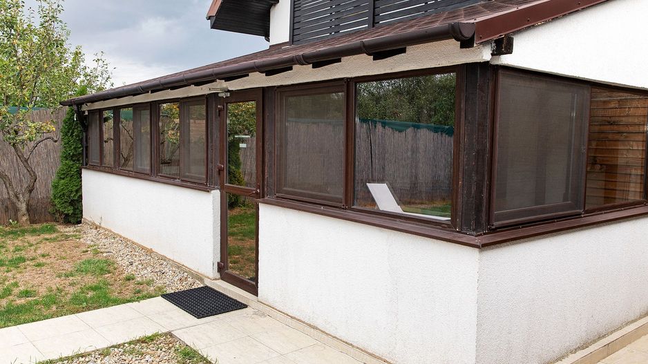 Vilă cu 5 dormitoare, 4 băi, 2 248mp teren, piscină. Preț: 229 000 Eur - Poză 10