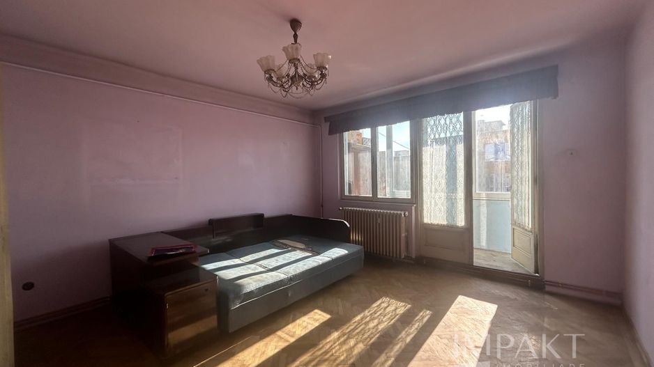 Apartament spatios, cu 4 camere in zona centrala - Poză 4