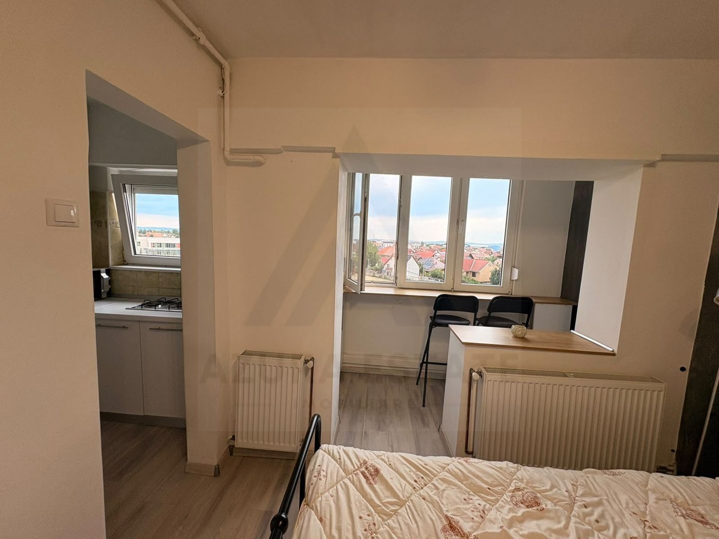 Studio renovat cu balcon inchis si bucatarie separata pe Siretului - Poză 4