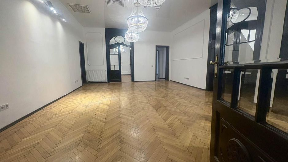 Apartament deosebit în vilă interbelică | Zonă centrală | 6 camere - Poză 2