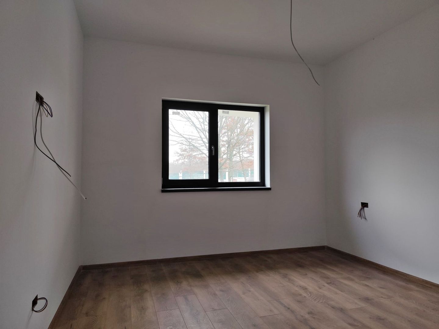 Casa noua de vanzare, nivel parter, living generos si 3 dormitoare - Poză 14