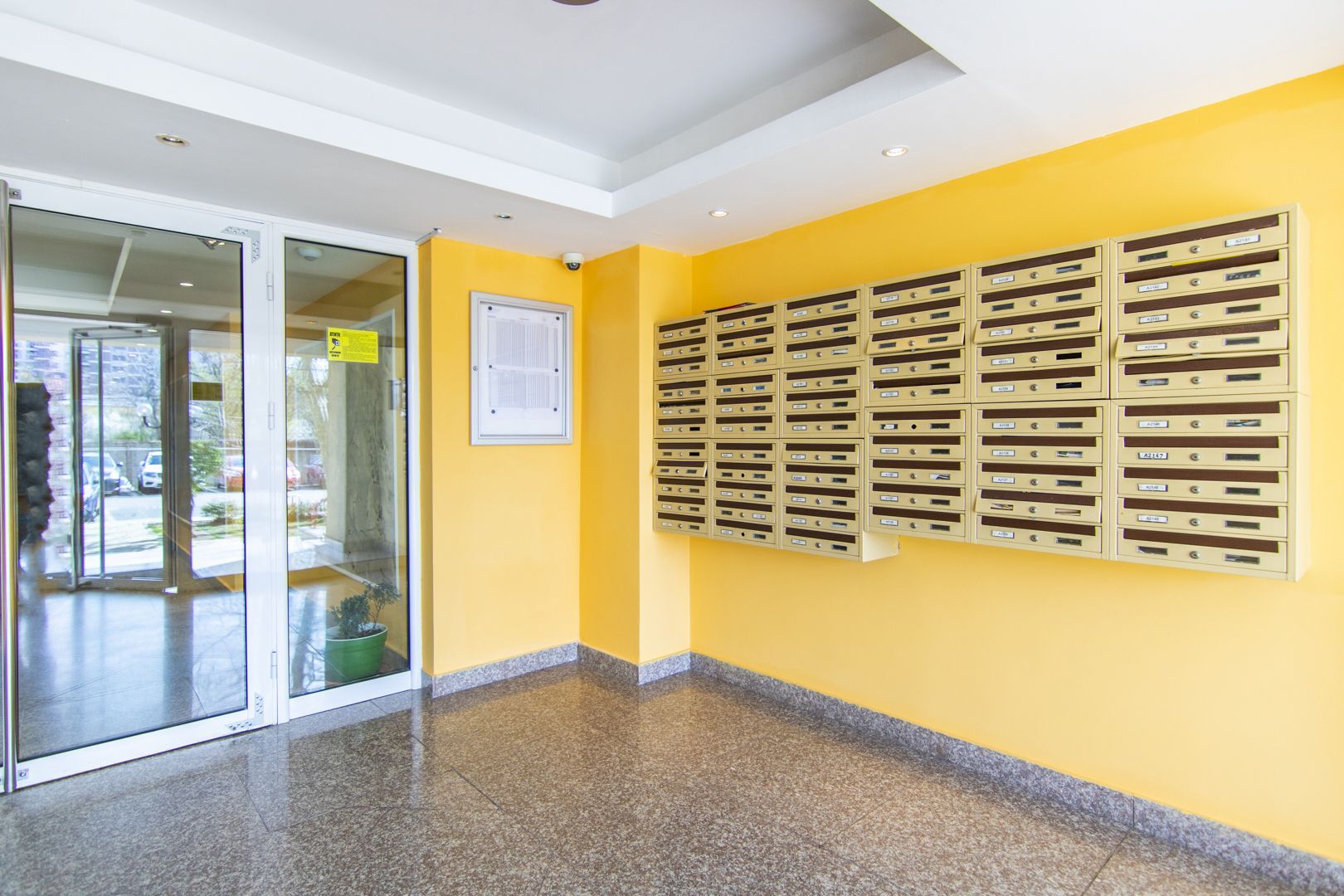Ansamblul Primavara, 2 camere, decomandat, 74mp, finisat modern si centrala noua - Poză 12