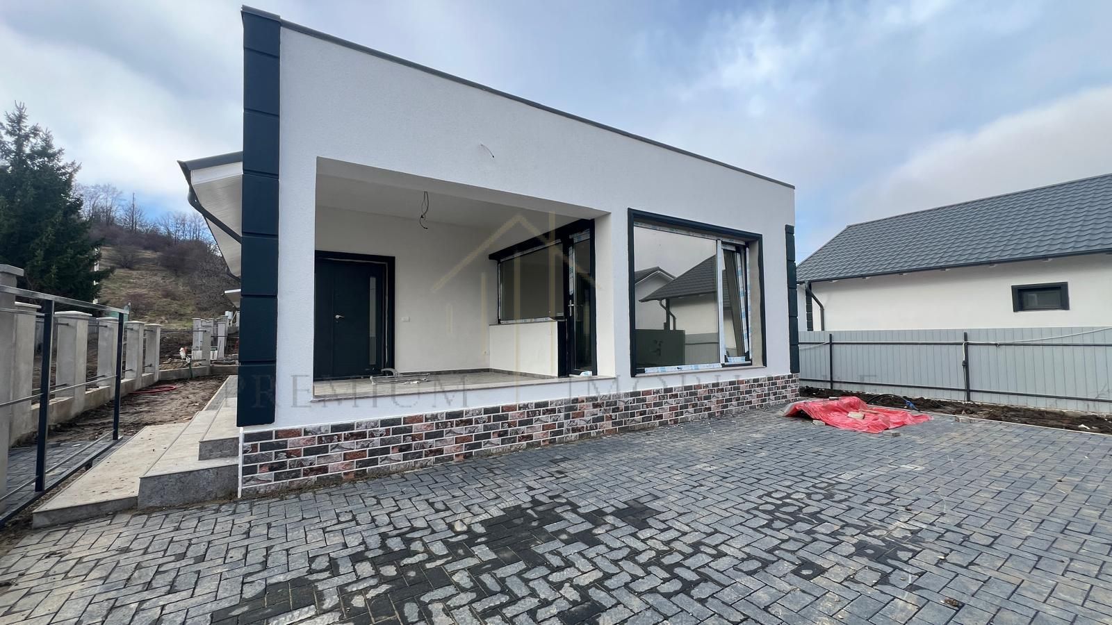 Casa Individuala de vanzare Onesti - Poză 1