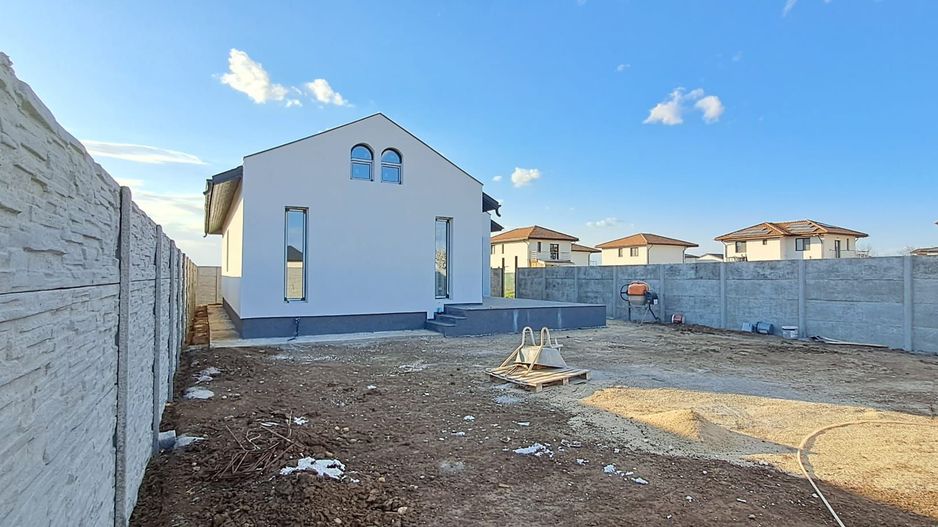 Casa individuala Dragomiresti Deal, utilitati, statii STB la 700 metri - Poză 2