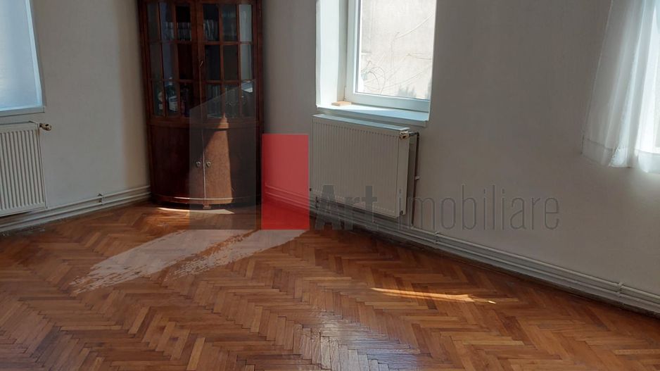 Apartamentul "MONARKI", et. 1 in vila, singur pe etaj, superb - Poză 1