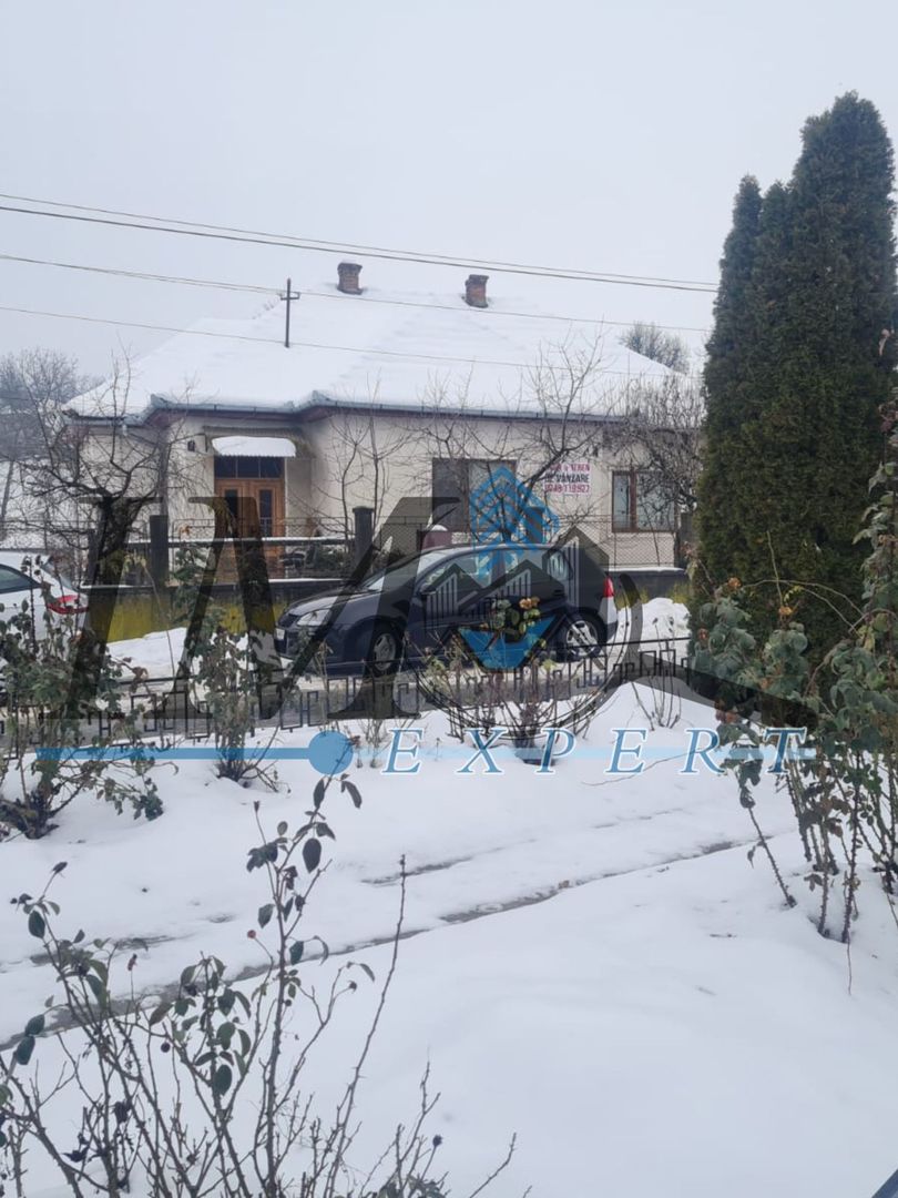 Casa ,curte și gradina.Teren cu 2700 mp. - Poză 12