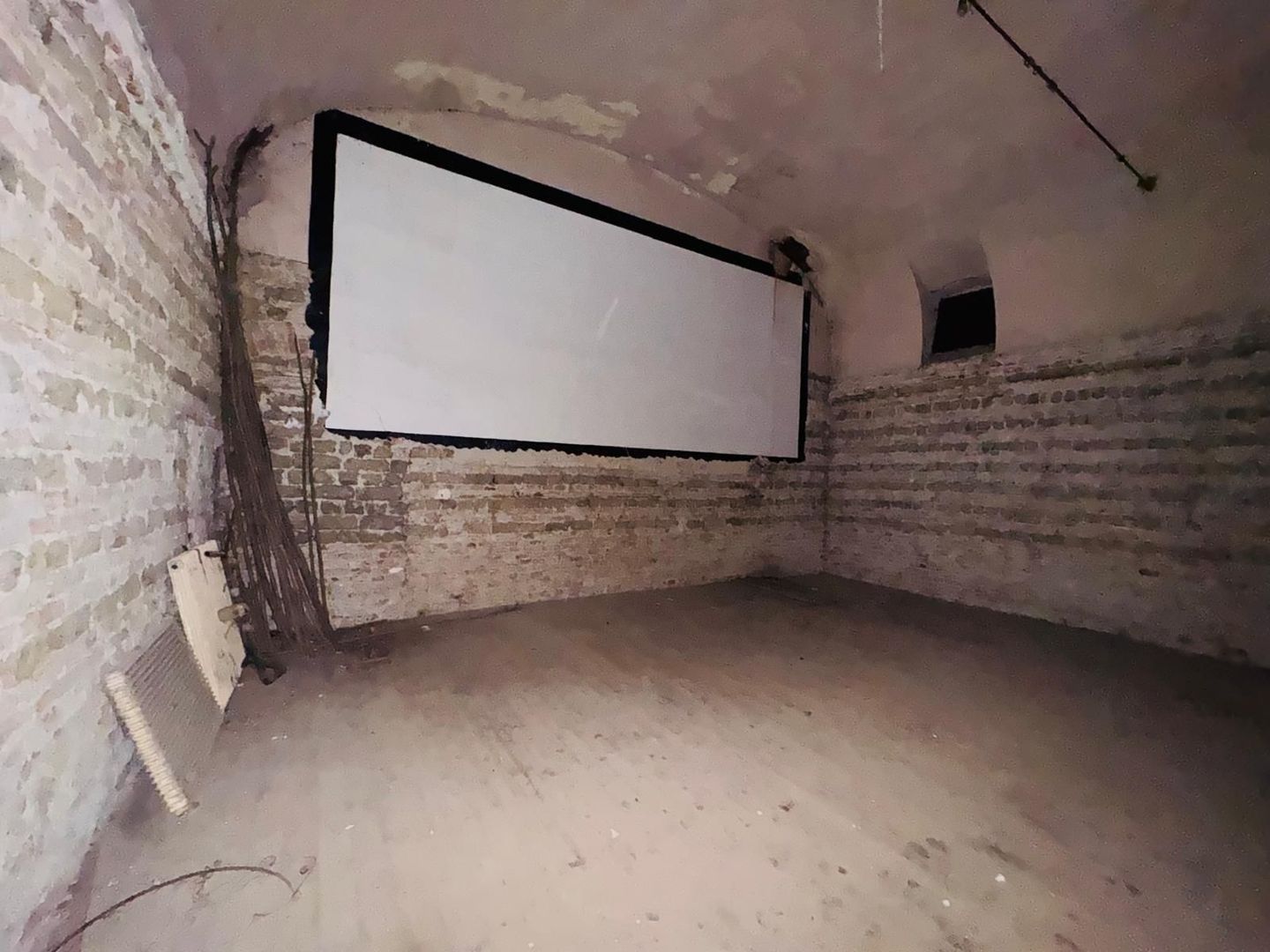 Casa Diosig + Cinematograf si teren - Poză 9