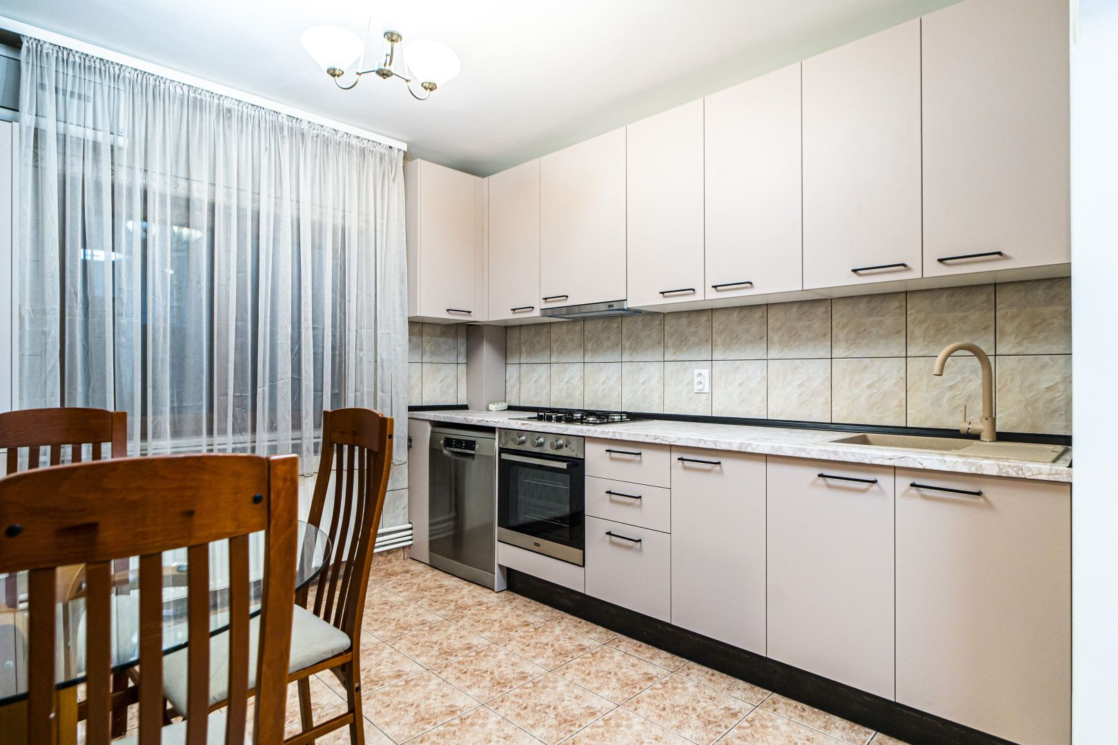 Sebastian 141, 3 camere, 78mp, et 1, 2 băi, centrala proprie, disponibil imediat - Poză 2