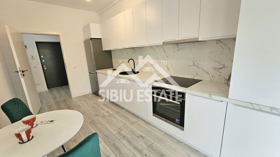 Studio 41 mp, balcon bucatarie separata , intabulata zona Brana - Poză 1