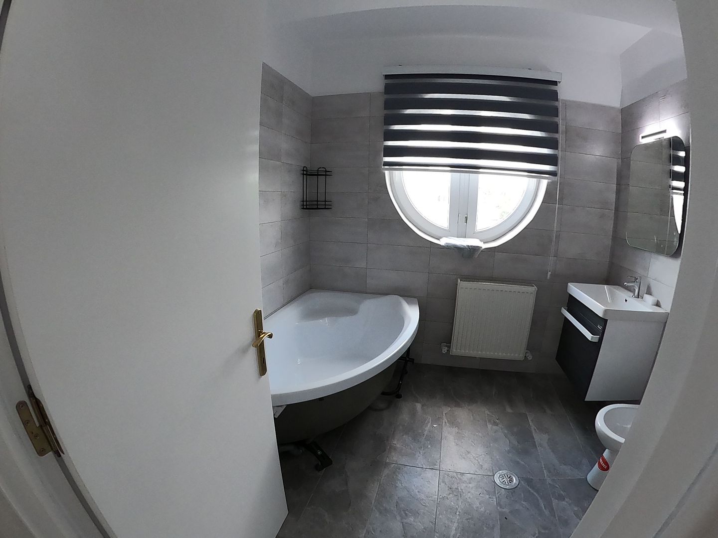 De închiriat – Vilă P+1 cu 4 camere, complet mobilată și utilată - Poză 8