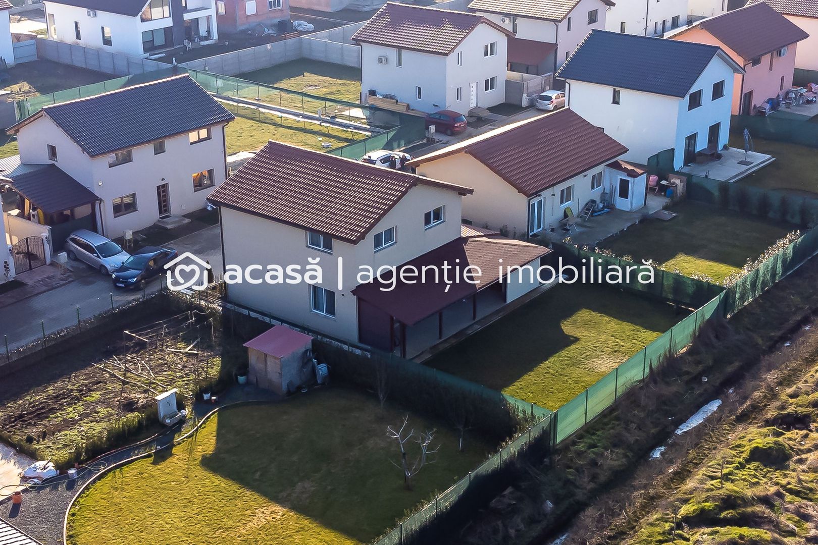 Casă cu mansardă, nouă, mobilată și utilată, în cartier Athena - Poză 12