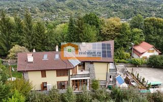 Vedere padure, panouri solare si fotovoltaice, pompa de caldura,  semineu - Poză 2