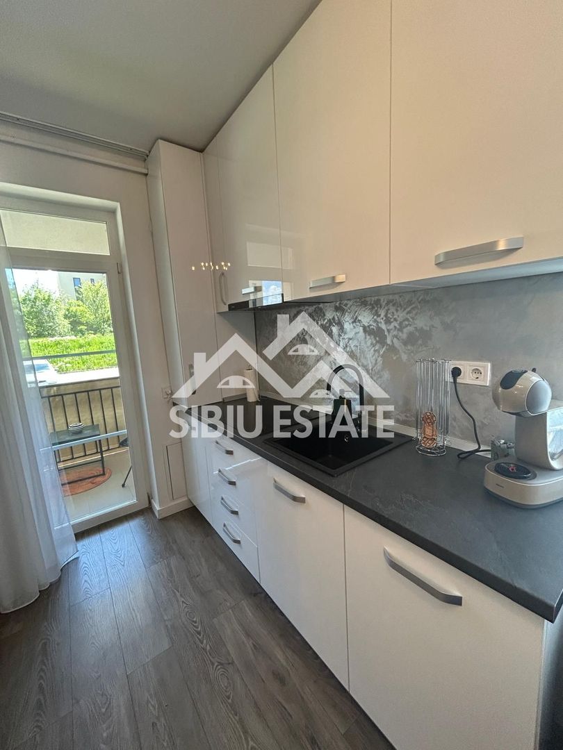 Apartament mobilat-utilat, cu 2 camere, balcon, parcare si boxa - Poză 5