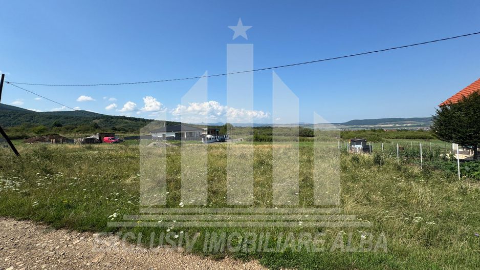 Teren intravilan Alba Iulia 689 mp, zona in plina dezvoltare - Poză 3