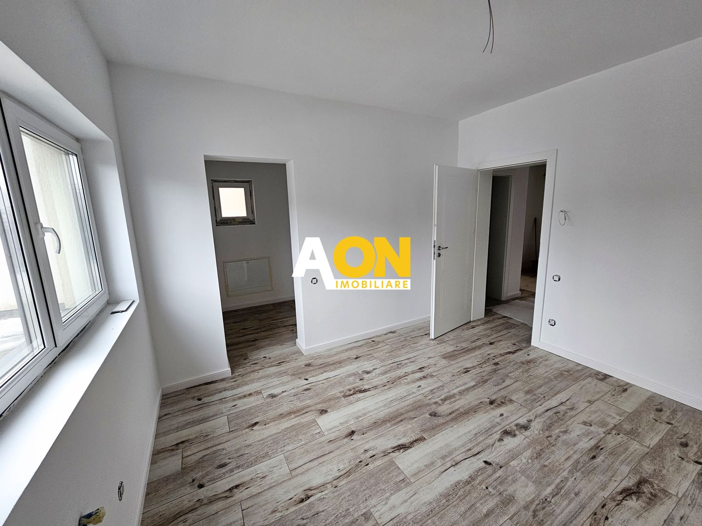1/2 Duplex finisat 90%, 4 camere, 317 mp teren, zona Centru - Poză 6