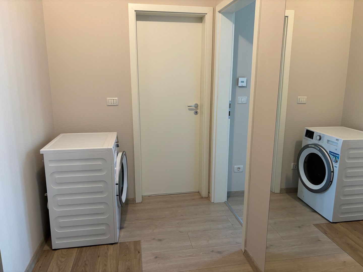 Aproape de Spitalul Judetean cu parcare subterana - Poză 7
