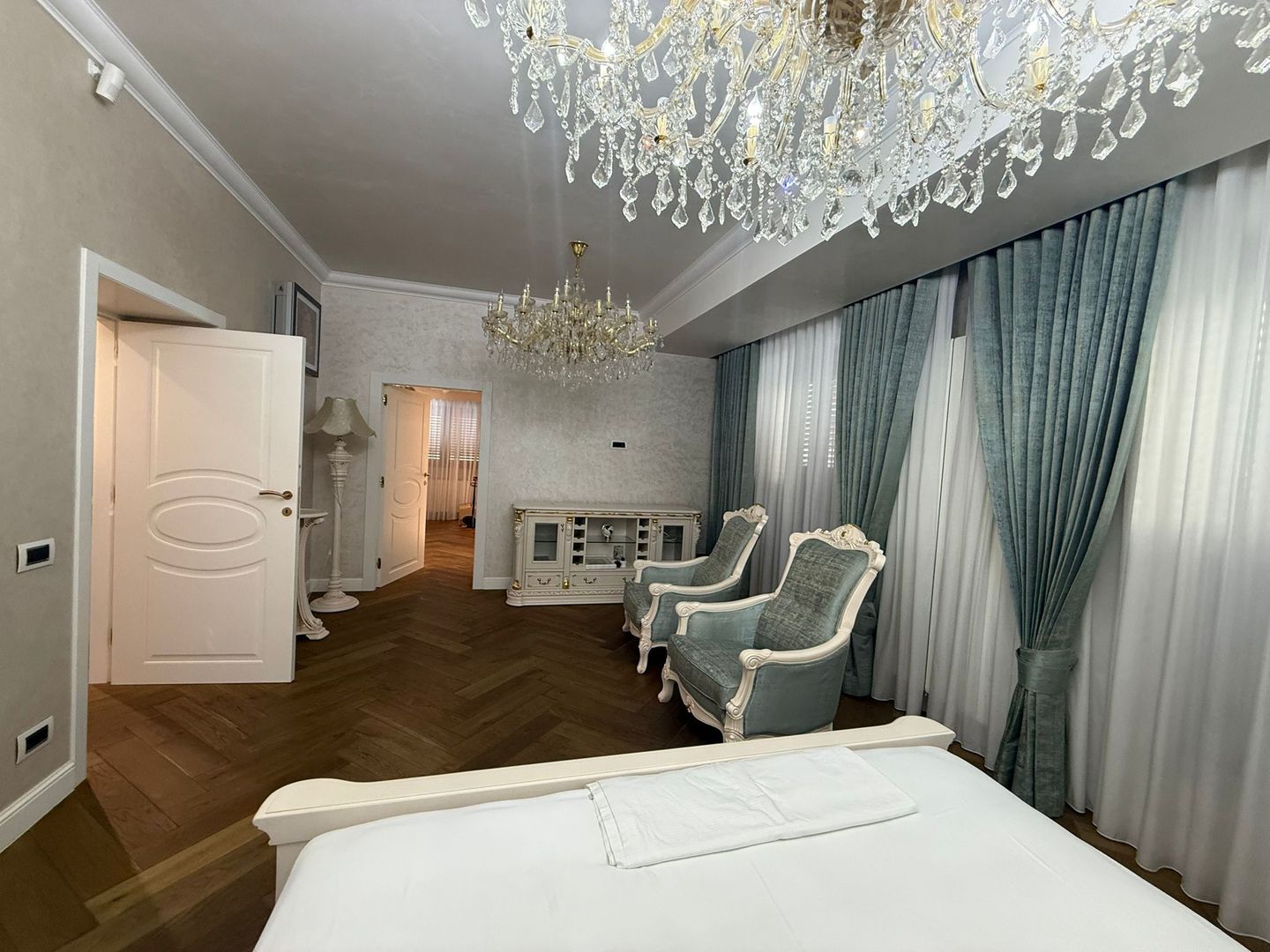 Apartament 3 Camere 150 mp + Terase | Mobilat si Utilat Premium - Poză 15