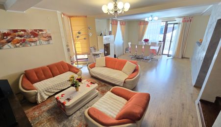 Vila 5 camere moderna 300 mp teren Zona Tineretului