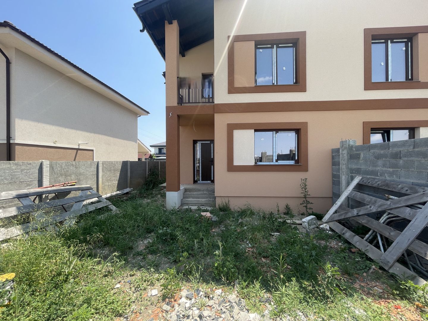 Casă la roșu, 3 dormitoare, teren 340 mp – Moșnița Nouă, lângă Kaufland - Poză 1